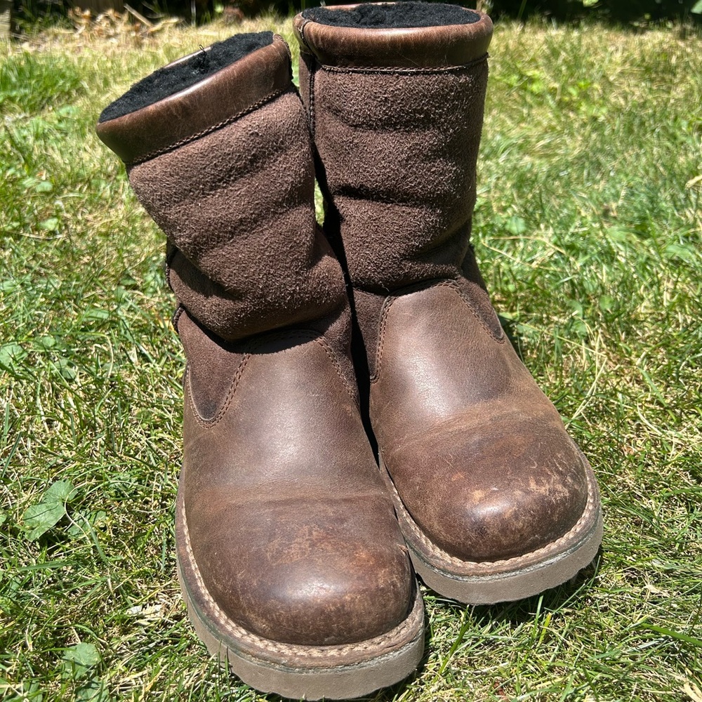 Vintage UGG Brown Leather Boots